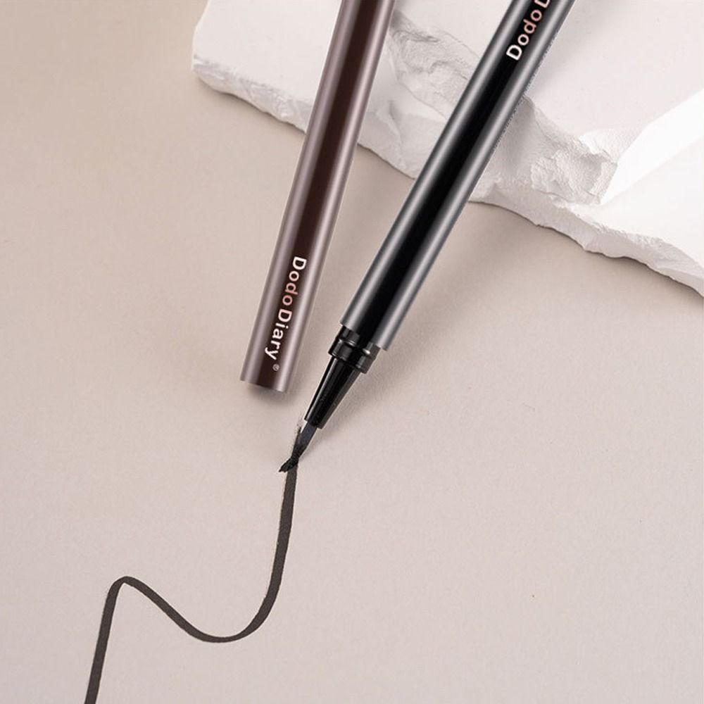 防水リキッドアイライナーペン、汚れにくい速乾性メイクアップア - Waterproof Liquid Eyeliner Pen のレビューと価格